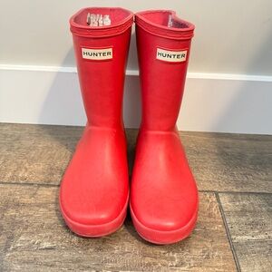 Dark pink Girls Hunter Rain Boots.